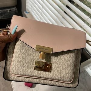 TODAY ONLY 🔥 Michael kors messenger bag